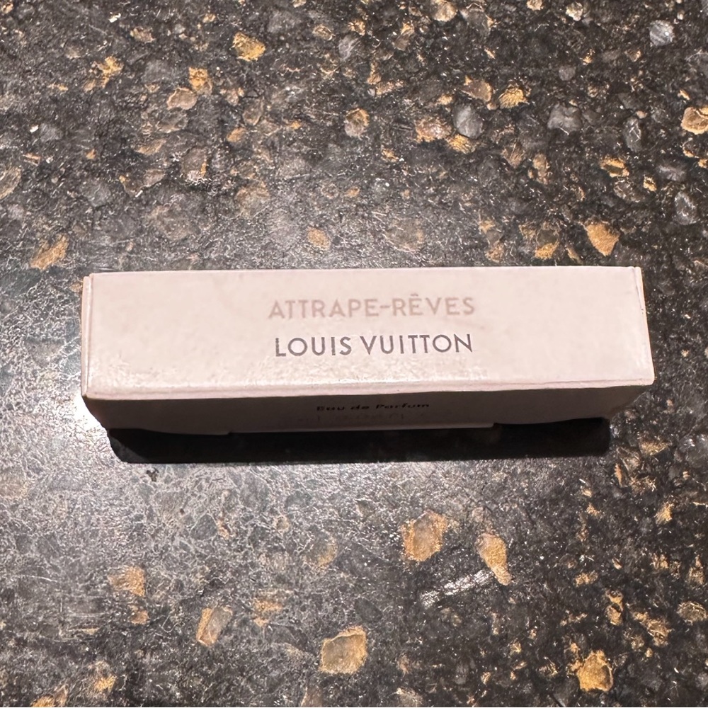 Louis Vuitton Attrape Rẽves sample